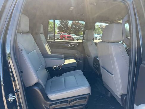 Used 2023 Chevrolet Suburban Z71 w/ Luxury Package AWD/4WD image 18