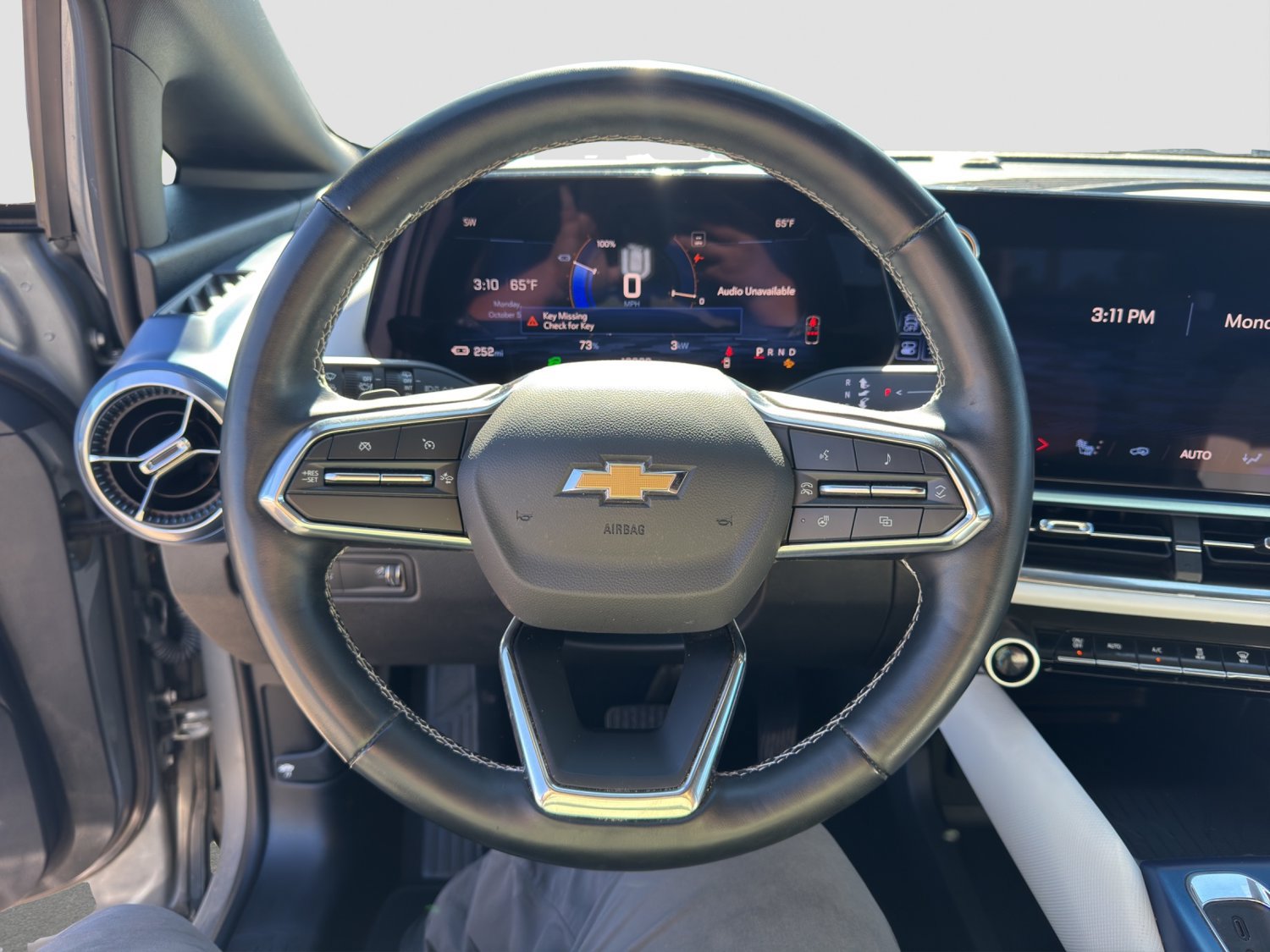 Certified 2024 Chevrolet Equinox EV LT FWD image 10