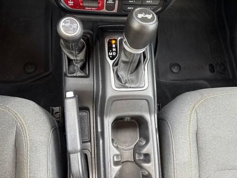 Used 2024 Jeep Wrangler Unlimited AWD/4WD image 19