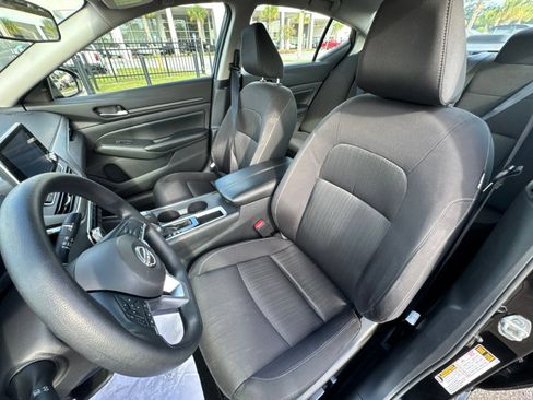 Used 2025 Nissan Altima 2.5 SV FWD image 14