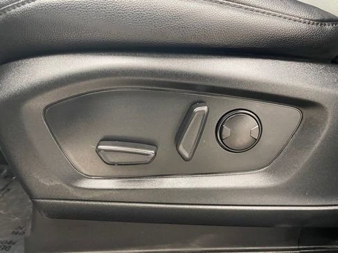 Used 2020 Ford Explorer XLT w/ Equipment Group 202A image 10