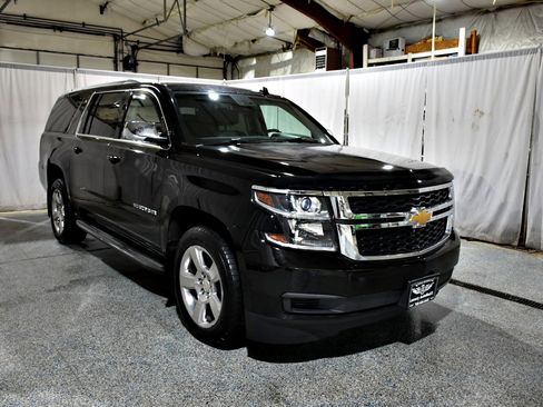 Used 2015 Chevrolet Suburban LT image 3