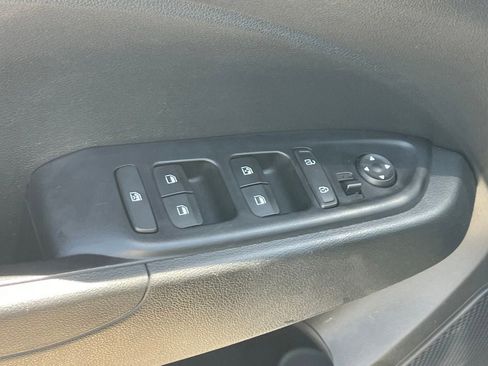 Used 2025 Hyundai Venue SEL FWD image 5