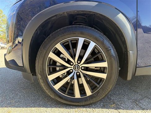 Used 2024 Nissan Pathfinder Platinum w/ Cargo Package image 10