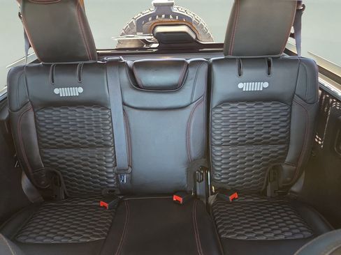 Used 2023 Jeep Wrangler Unlimited Rubicon w/ Xtreme 35 Tire Package AWD/4WD image 25