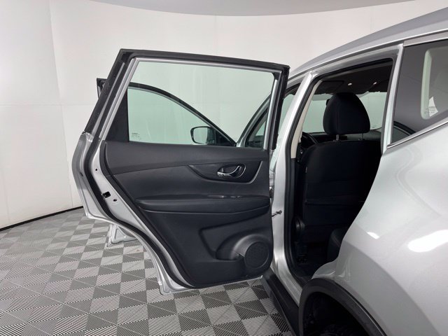Used 2017 Nissan Rogue S AWD/4WD image 37