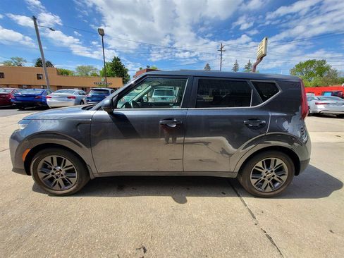 Used 2020 Kia Soul EX FWD image 4