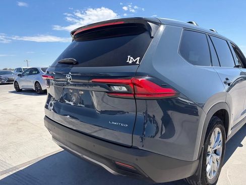 Used 2024 Toyota Grand Highlander AWD image 4