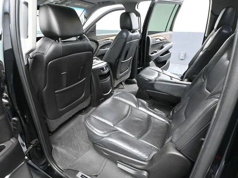 Used 2017 Cadillac Escalade ESV Luxury image 35