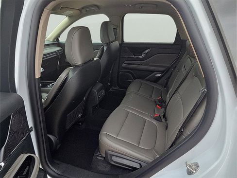 New 2026 Lincoln Corsair Premiere image 9