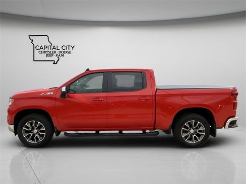 Used 2025 Chevrolet Silverado 1500 LT image 4