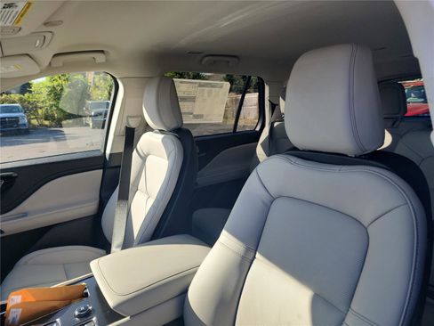 New 2026 Lincoln Aviator Premiere image 14