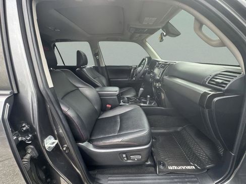 Used 2020 Toyota 4Runner Venture w/ Moonroof Package AWD/4WD image 28