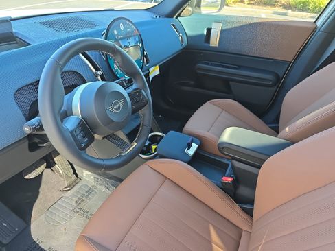 Certified 2025 MINI Cooper Countryman S w/ Comfort Package Max image 17