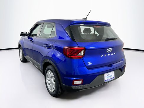 Used 2023 Hyundai Venue SE FWD image 7