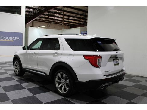 Used 2020 Ford Explorer Platinum w/ Premium Technology Package image 6