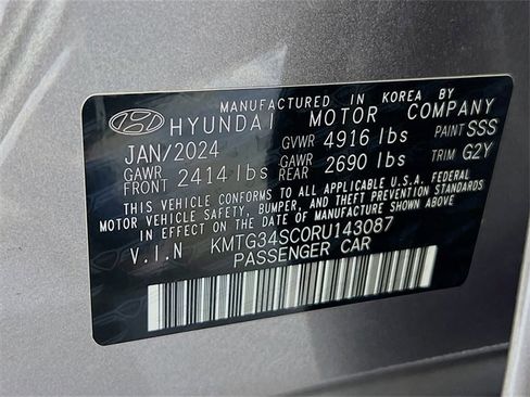 Used 2024 Genesis G70 2.5T image 16