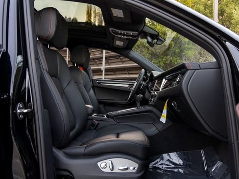New 2026 Porsche Macan AWD/4WD image 50