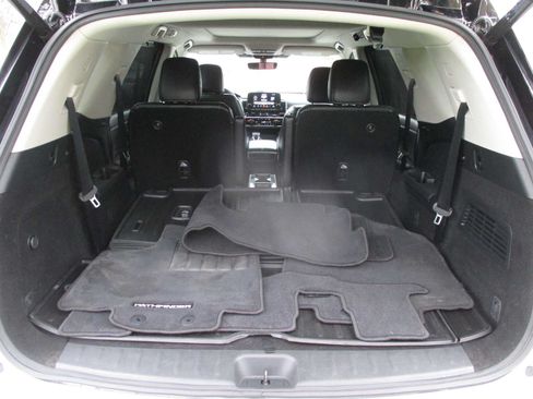 Used 2023 Nissan Pathfinder SL w/ SL Premium Package AWD/4WD image 11