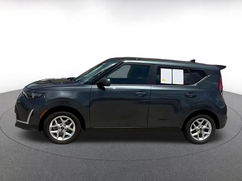 Used 2025 Kia Soul LX w/ LX Technology Package FWD image 9