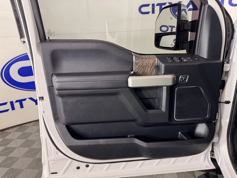 Used 2019 Ford F250 Lariat w/ Lariat Ultimate Package image 13