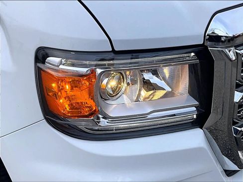 Used 2021 GMC Canyon Denali image 32