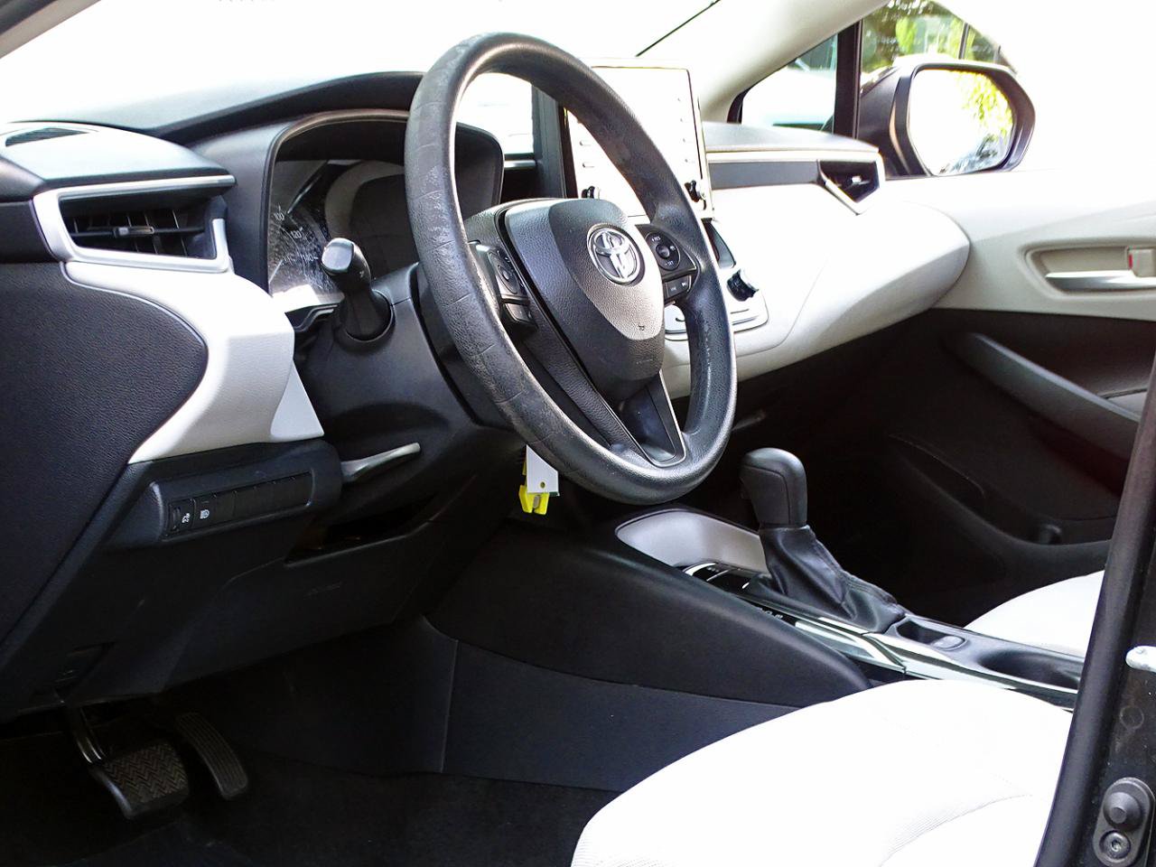 Used 2020 Toyota Corolla L FWD image 13
