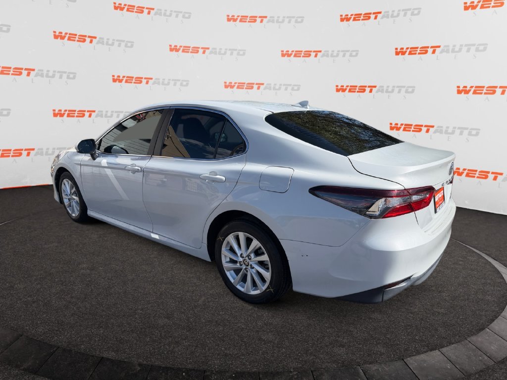 Used 2022 Toyota Camry LE w/ Carpet Mat Package (TMS) FWD image 3