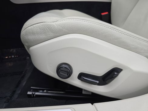 Used 2023 Volvo S60 B5 Plus w/ Climate Package image 28