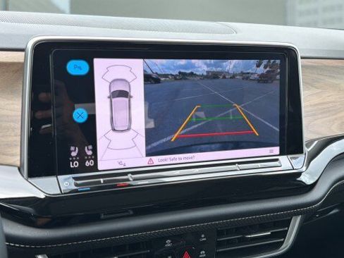 Used 2024 Volkswagen Atlas SE w/ Panoramic Sunroof Package FWD image 24