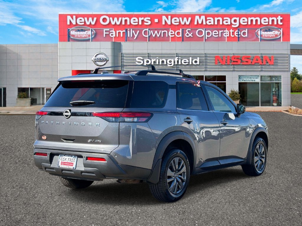 Used 2024 Nissan Pathfinder SV AWD/4WD image 5