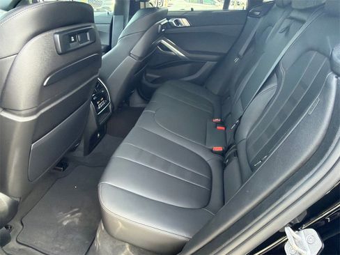 Used 2022 BMW X6 xDrive40i w/ Executive Package image 21