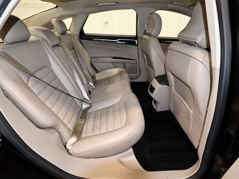 Certified 2017 Ford Fusion SE w/ Fusion SE Technology Package image 18