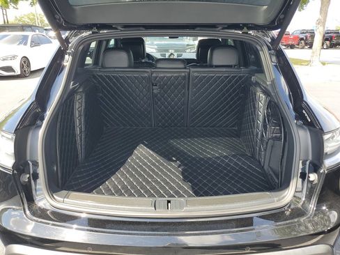 Used 2024 Porsche Macan S AWD/4WD image 7