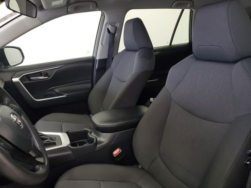 Used 2025 Toyota RAV4 XLE FWD image 18