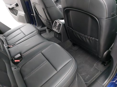 Certified 2026 Porsche Macan AWD/4WD image 13
