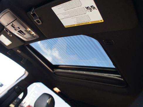 Used 2025 Toyota Sienna XLE Woodland Edition image 6