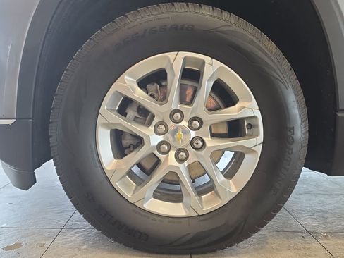 Used 2021 Chevrolet Traverse LT FWD image 12