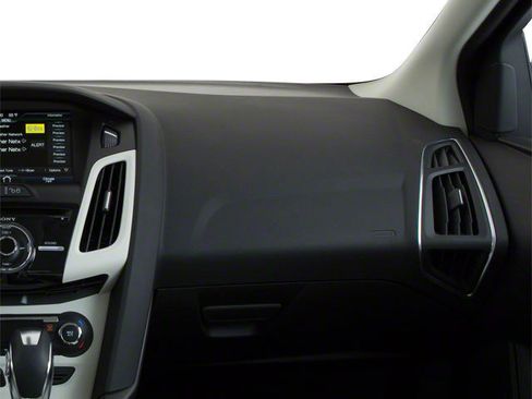 Used 2013 Ford Focus SE FWD image 17