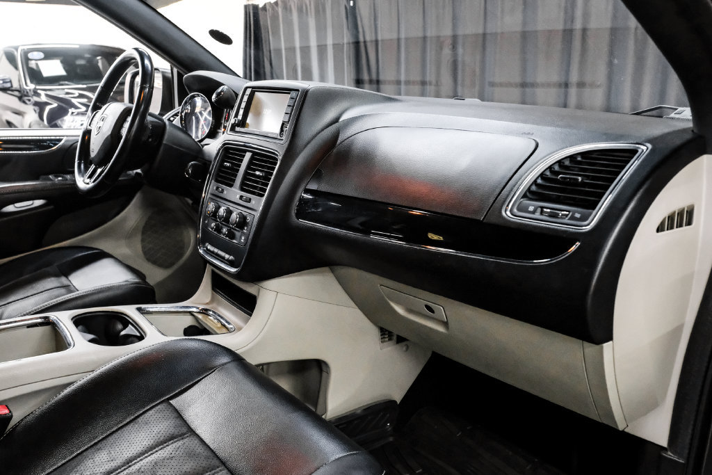 Used 2019 Dodge Grand Caravan SXT FWD image 14