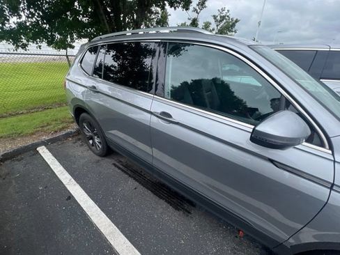 Used 2022 Volkswagen Tiguan SE FWD image 4