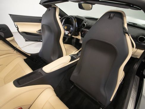 Used 2020 Ferrari Portofino image 58