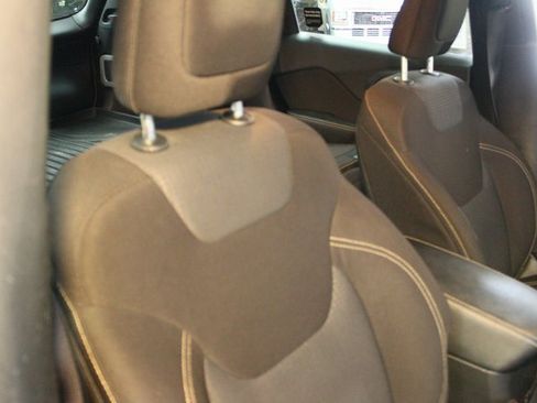 Used 2016 Jeep Cherokee Latitude w/ Cold Weather Group image 11