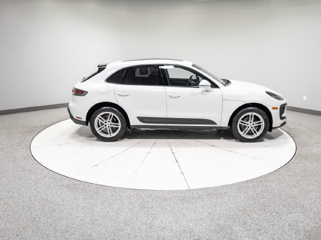 Used 2024 Porsche Macan w/ Premium Plus Package AWD/4WD image 8