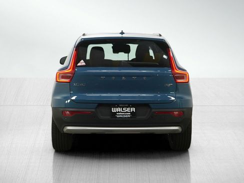 Used 2025 Volvo XC40 B5 Plus image 5