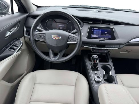 Used 2023 Cadillac XT4 Luxury w/ Cold Weather Package AWD/4WD image 14