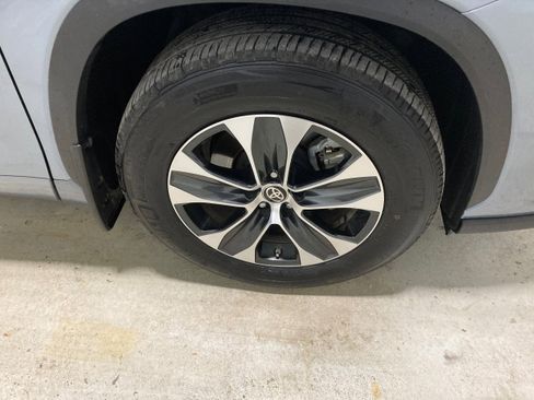 Used 2024 Toyota Highlander XLE image 13