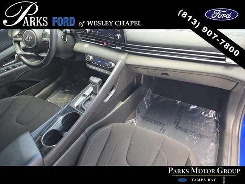 Used 2021 Hyundai Elantra SEL w/ Convenience Package FWD image 9