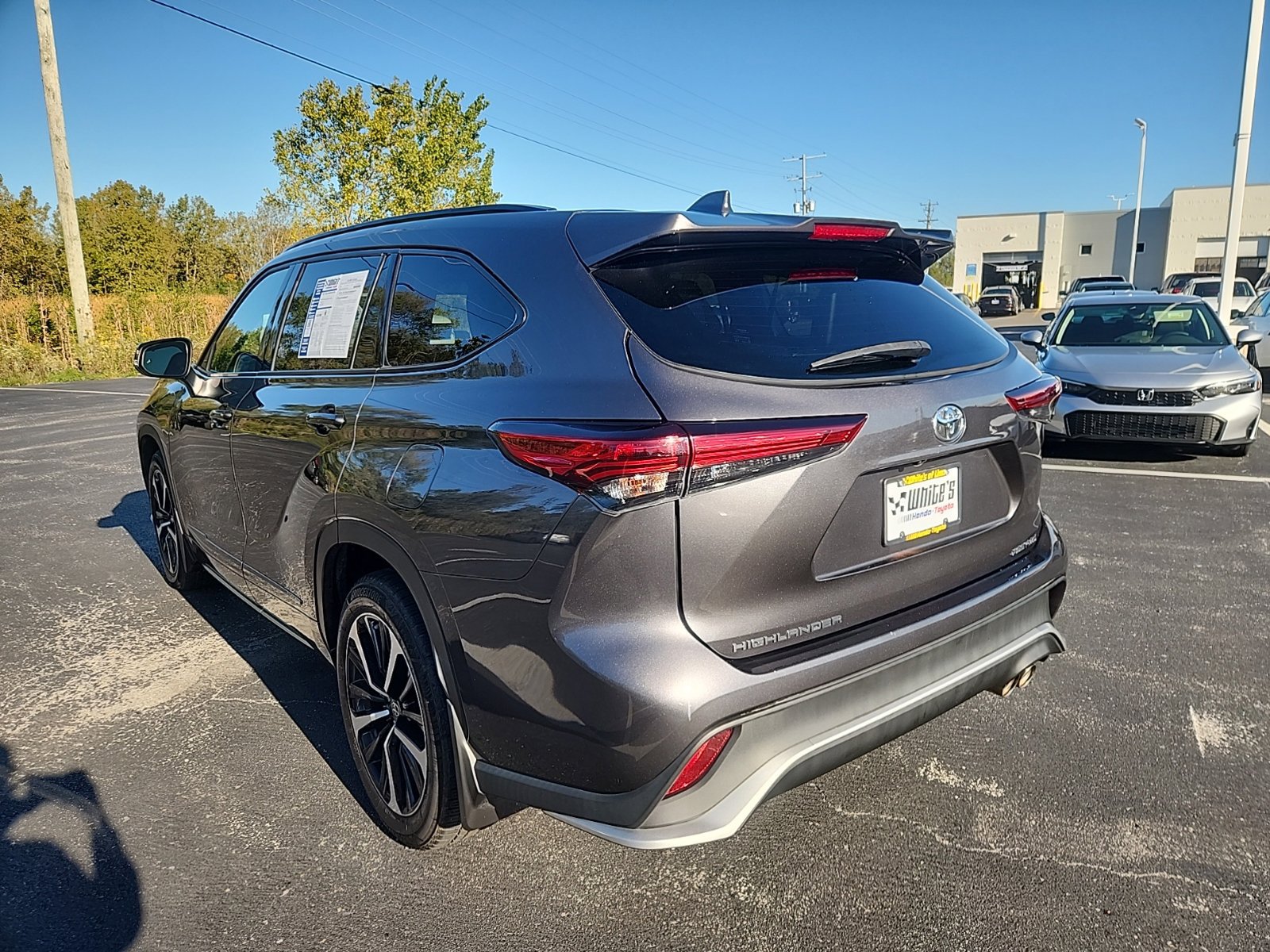 Used 2022 Toyota Highlander XSE AWD/4WD image 4
