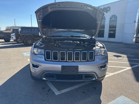 Used 2017 Jeep Grand Cherokee Limited image 4
